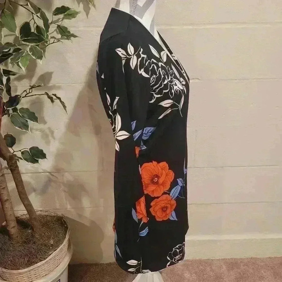 Forever 21 Wrap Floral Dress Size Small Deep V Mid Length Sleeve Above The Knee. - Picture 2 of 9